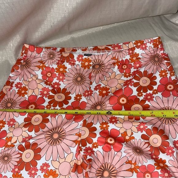 SHEIN Floral Patterned Flare Pants - Picture 5 of 8